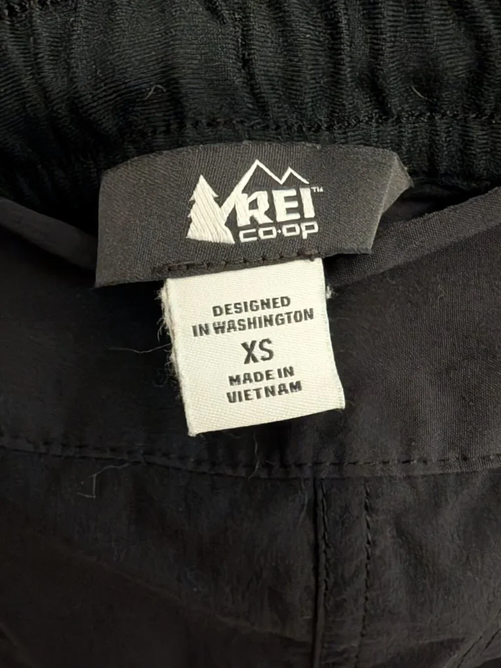 REI outdoor shorts. Black water resistant shorts. Quick dry. Perfect swim, boat